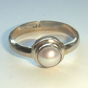 Sterling silver ring with pearl, size 18.5 mm 